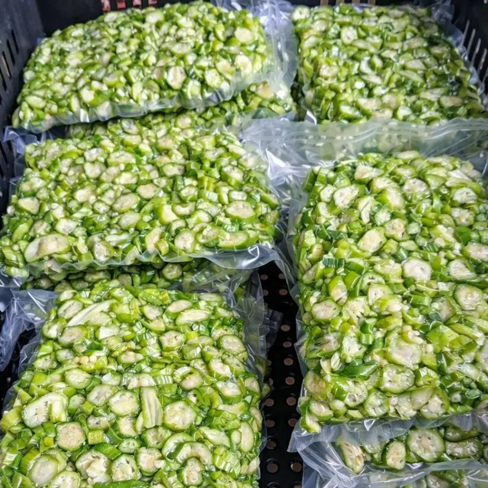 Verduras y frutas listas para vender 8